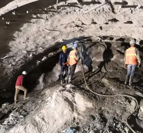 武夷山拱顶带模注浆料的施工流程及注意事项